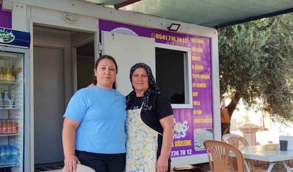 Anne kız bazlama ve gözleme yaparak hayata tutundu