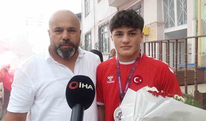 Avrupa şampiyonu güreşçi Yusuf Yaser Aksu, memleketinde coşkuyla karşılandı