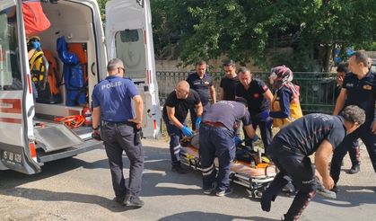 Burdur’da ahşap balkon çöktü: Anne ve kızı yaralandı