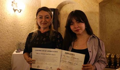 Depremzede Hayat müzikle hayata tutundu