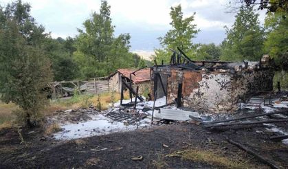 Domaniç’te baraka yangını korkuttu