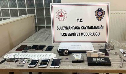 Eve davet ettikleri kişilerin uygunsuz görüntülerini çeken 4 kişi tutuklandı
