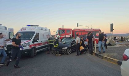 Gaziantep’te tır ile otomobil çarpıştı: Nişanlı çift yaralandı