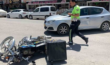 Karaman’da otomobille çarpışan motokurye yaralandı