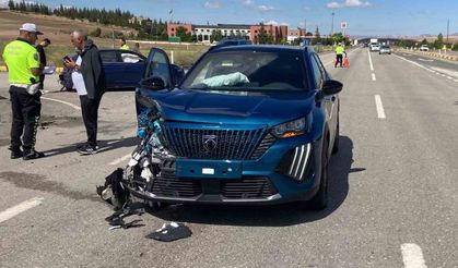 Kırıkkale’de iki otomobil çarpıştı: 2 yaralı