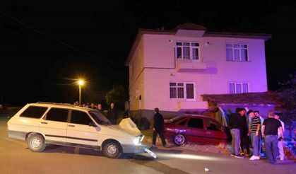 Kırıkkale’de iki otomobil kafa kafaya çarpıştı: 3 yaralı