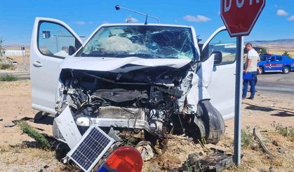 Kırıkkale’de minibüs ile hafif ticari araç çarpıştı: 6 yaralı