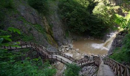 Mavi Göl’de turizm sezonu başlamadan bitti: Sodalı göl çamura döndü