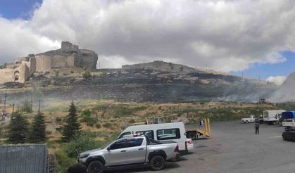 Otluk arazide çıkan yangında Anadolu’nun El-Hamra’sı duman altında kaldı