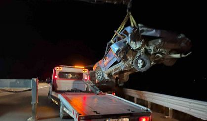 Parçalanan otomobilde şans eseri 1 kişi yaralandı