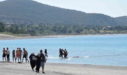 Salda Gölü’nde can pazarı: Genç kız ölümle burun buruna geldi