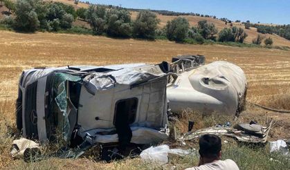 Şarampole yuvarlanan tırın sürücüsü yaralandı