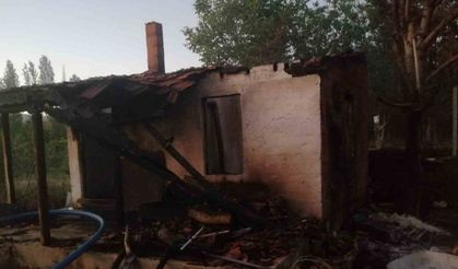 Şarkikaraağaç’ta bahçe evi yangında kullanılamaz hale geldi