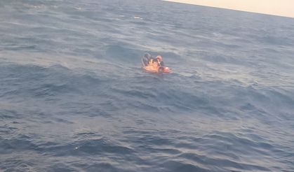 Şişme simit ile denizde sürüklenen baba ve 3 çocuğu kurtarıldı