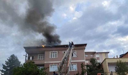 Sivas’ta korkutan çatı yangını