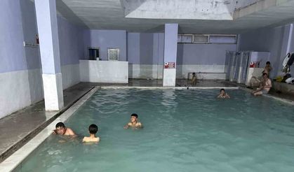 Sünnet olan çocuklar şifayı kaplıcalarda arıyor