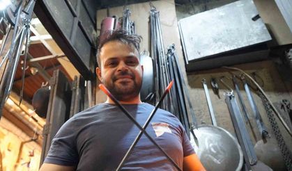 Üniversite okumasına rağmen dedesinin mesleğinden vazgeçmedi