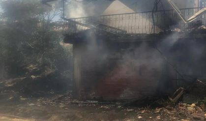 Uşak’ta yangında 3 ev zarar gördü