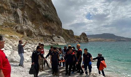 Van Gölü’ne giren 14 yaşındaki çocuk akıntıya kapılarak boğuldu