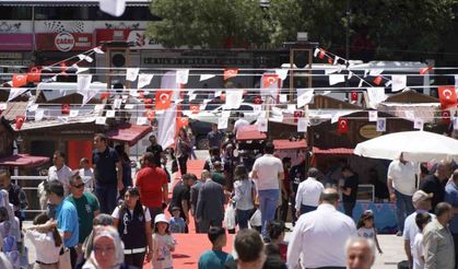 Van’da ’İşyurtları Ürün ve El Sanatları Fuarı’ devam ediyor