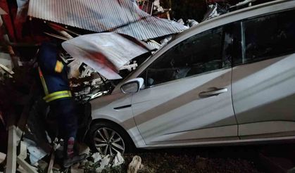 Van’da otomobil duvara çarptı: 1 yaralı