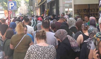 Yalova’da mağaza açılışında indirim izdihamı