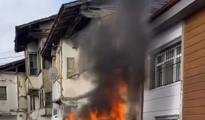 Yanan minibüs alev topuna döndü