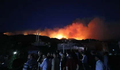 Hatay’da yangın büyüdü, 920 ev boşaltıldı