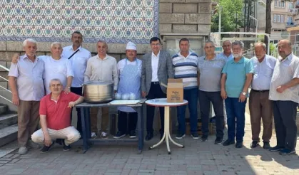 Kütahya Belediyesi'nden halka aşure dağıtımı