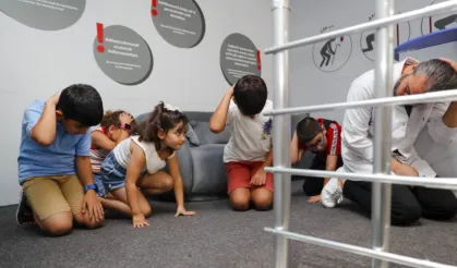 Mersin'de Mercan Bilim Merkezi’nde çocuklara afet bilinci eğitimi