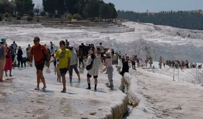 Pamukkale'nin beyaz cennetinde satranç molası