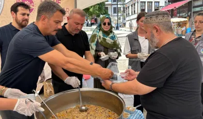 Sakarya'da binlerce kişi aşureyi tattı