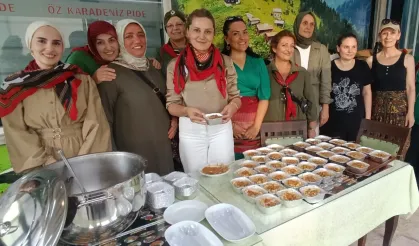 Trabzonlular Derneğinden  aşure ikramı