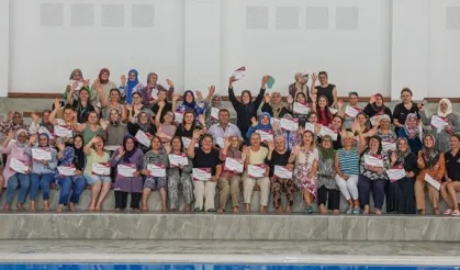 “Yüzme Bilmeyen Kalmasın” projesinde kadınlar sertifikalarını aldı