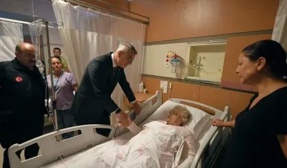 Bakan Memişoğlu, Balıkesir’deki depremzedeleri ziyaret etti