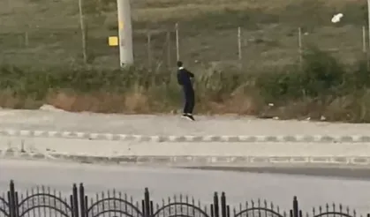 Düzce'de kaldırımda boks yapan genç gündem oldu