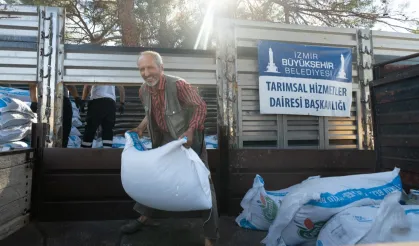 İzmir'de yanan köylere Büyükşehir’den 40 tonluk yem desteği