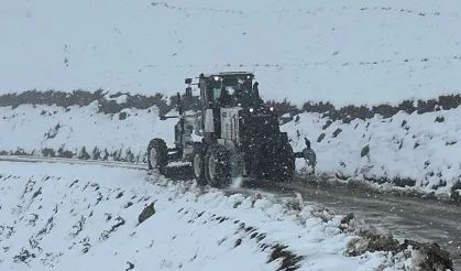 Trabzon Çaykara’da karla mücadele: Mahsur kalan vatandaşlar kurtarıldı