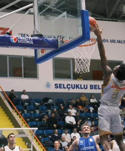 Konya Büyükşehir potada taraftarı önünde güldü