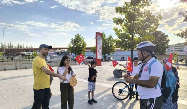 Askerlerin cephede tükettiği kuru ekmeği yaptırıp dağıttılar