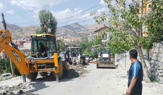 Hakkari’de sondaj tekniği ile doğalgaz verildi