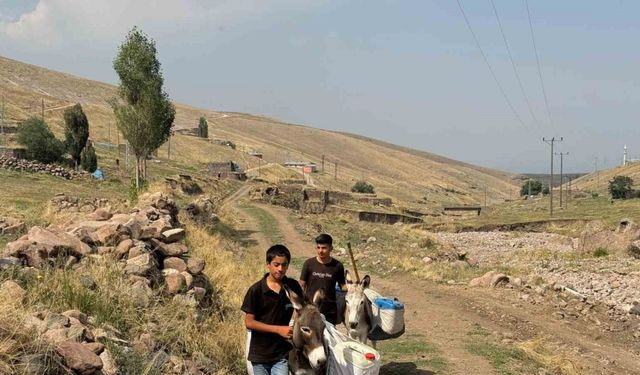 Iğdırlı çocukların eşekle su taşıma çilesi