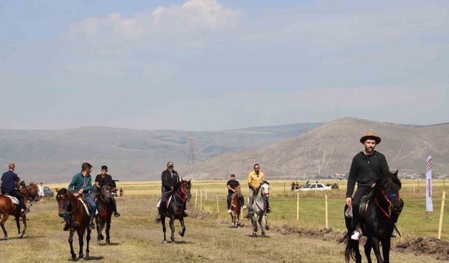 Rahvan At Yarışı final koşuları, sağanak ve dolu sebebiyle ertelendi