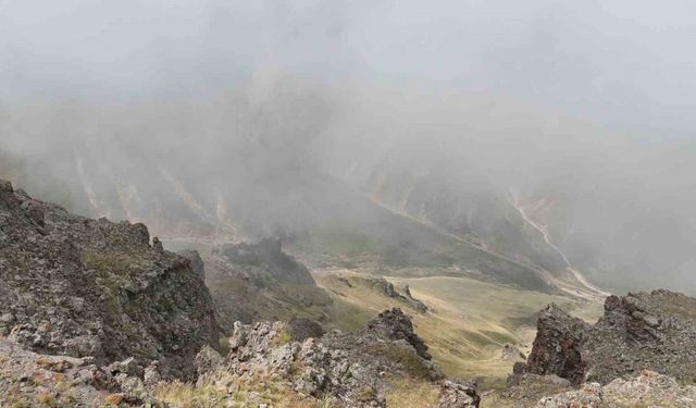 Sisler arasında büyüleyici manzara: Zor sıra dağları havadan görüntülendi