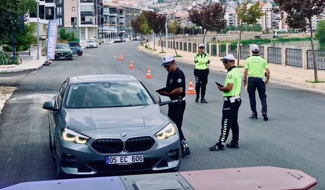 Amasya polisinden emniyet kemeri ve kask denetimi