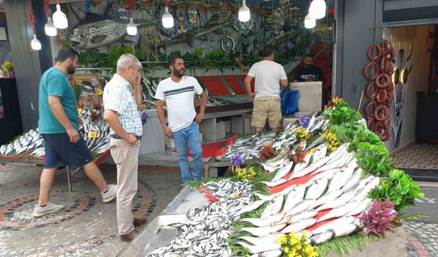 Balık sezonu açıldı, balıklar tezgahlardaki yerini aldı