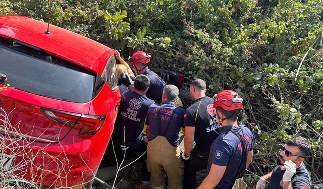 Bandırma’da otomobil şarampole uçtu: 1 yaralı