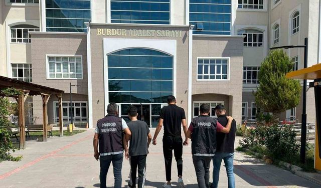 Burdur’da ormanlık alanda üzerlerinde uyuşturucu madde ile yakalanan 2 kişi tutuklandı