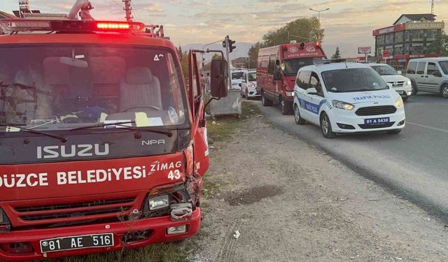 Düzce’de itfaiye aracı ile kamyonet çarpıştı: 1 itfaiye eri yaralandı