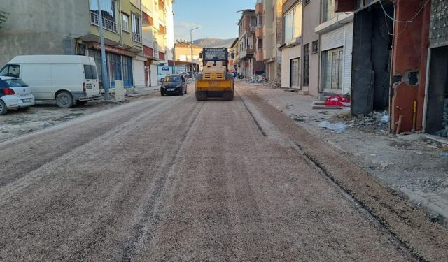 Gölbaşı ilçesinde yol onarım çalışmaları devam ediyor